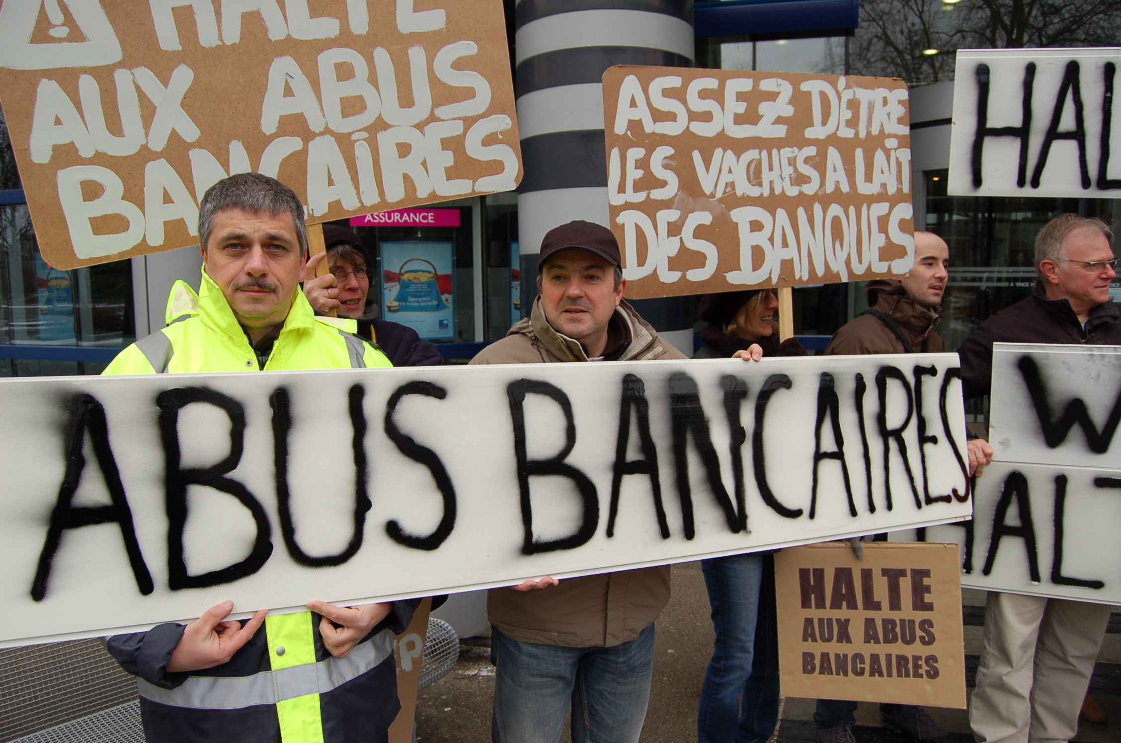Besançon manifestation contre les abus bancaires •