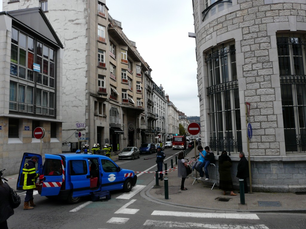 La rue Proudhon coupée pour une fuite de gaz • La rue Proudhon coupée pour une fuite de gaz •