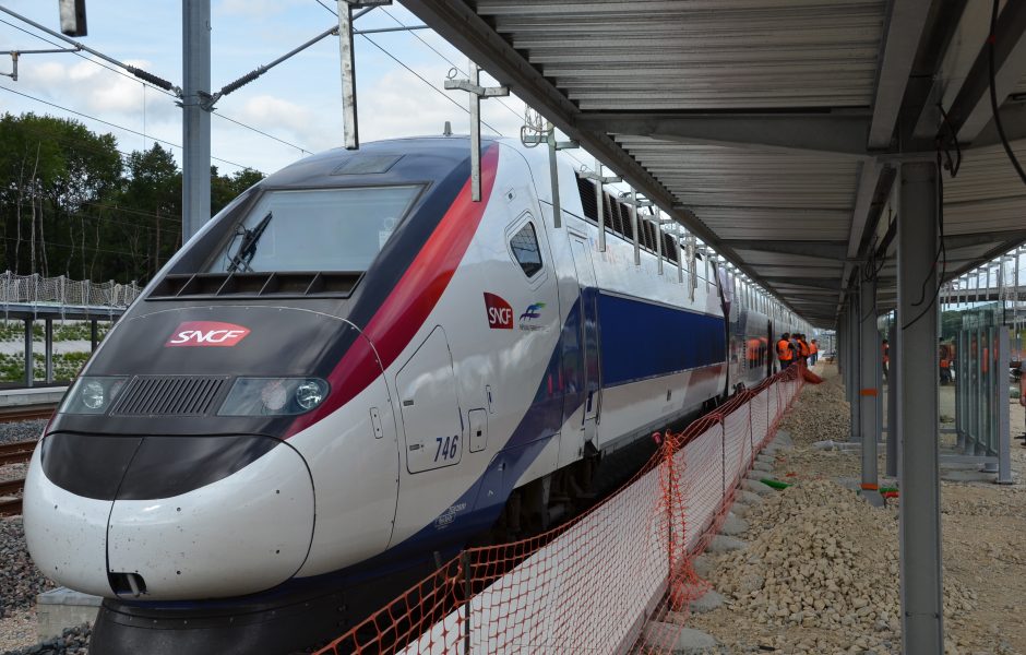 Le premier TGV à la gare Besançon Franche-Comté TGV en juin 2011 ©