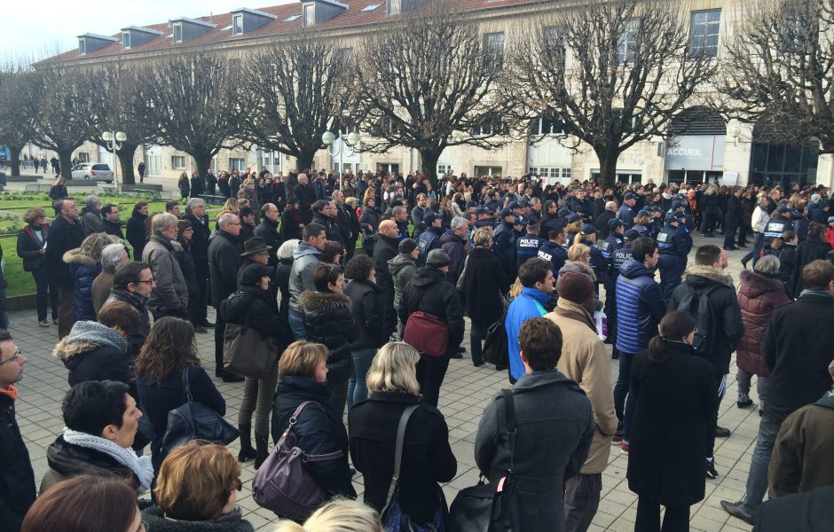 minutedesilenceBesanoncharliehebdo.jpg