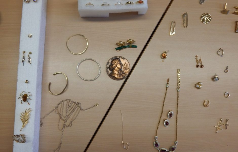 gendarmerie_-_2_identification_bijoux.jpg