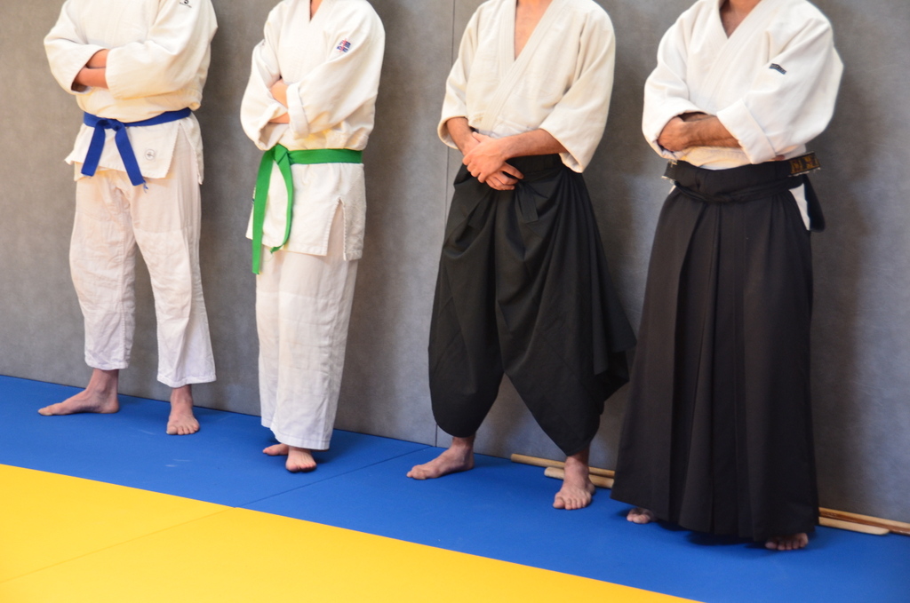 Khedafi Djelkhir, Abdel Ghezali et de jeunes sportifs inaugurent une