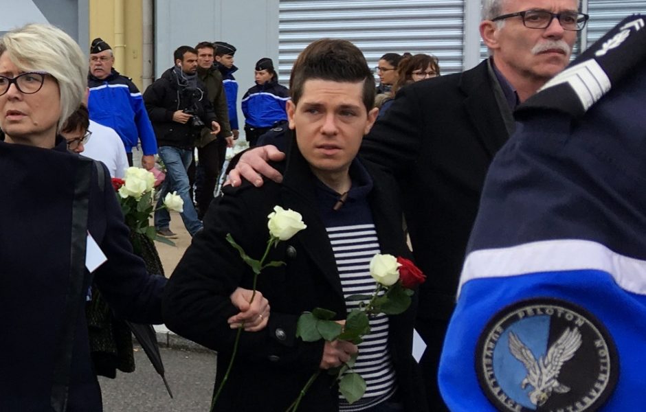 Jonathan Daval, entouré des parents d'Alexia lors d'une marche le 5 novembre 2017. ©SA ©