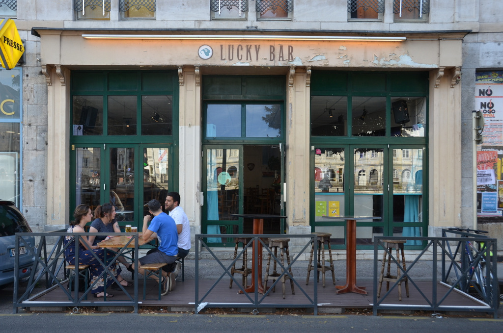 Où sortir à Besançon ? Au Lucky bar ! •