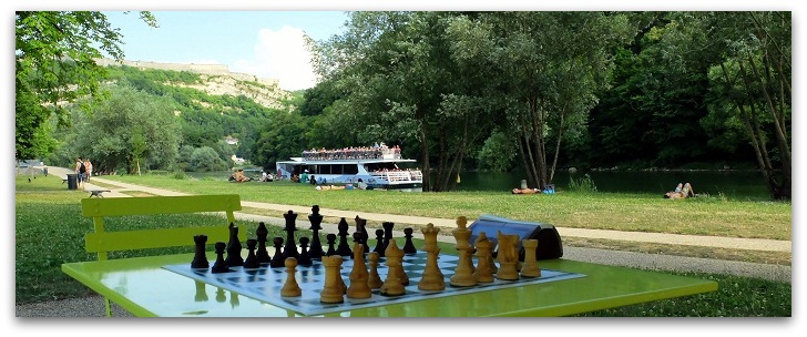 Venez jouer aux Échecs au parc de la Gare d'Eau. ©