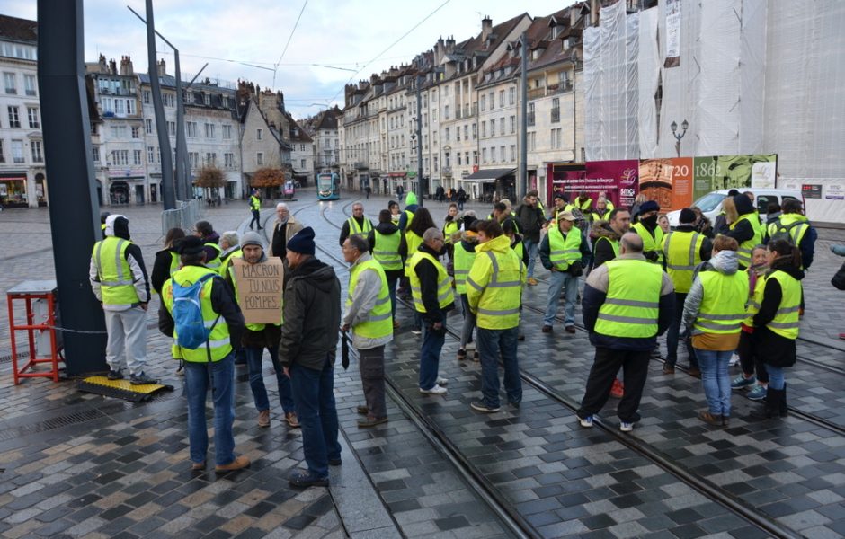 Les gilets jaunes au centre-ville de besançon le 24 novembre 2018 ©Alexane Alfaro ©