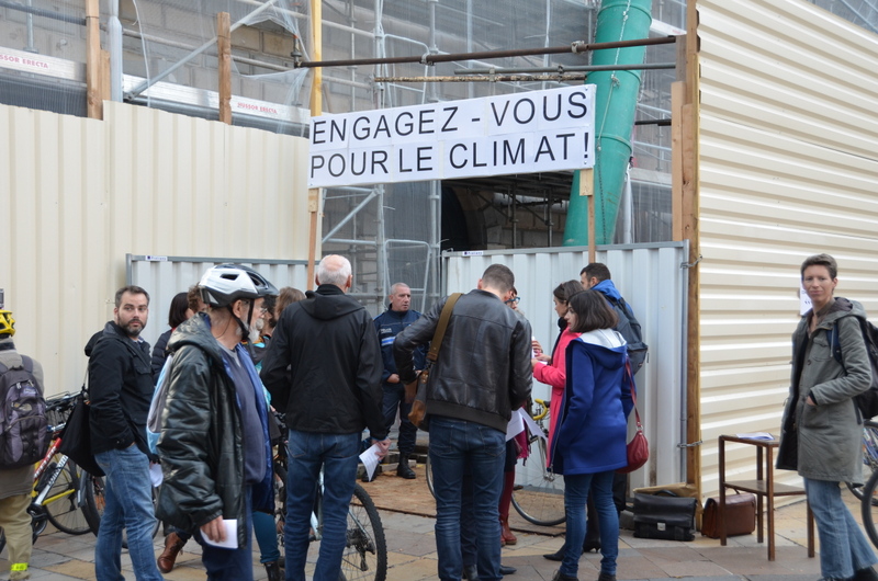 Image d'archive : action du lundi 12 novembre 2018 à 16h30 place du Huit septembre à Besançon de l'AVB lors du conseil municipal ©Alexane Alfaro ©