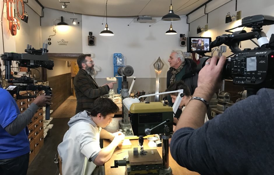 L'équipe de tournage de La Maison France 5 à l'atelier Utinam à Besançon  ©Alexane Alfaro ©