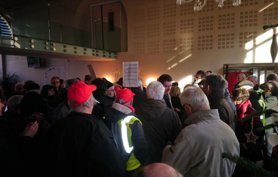Une manifestation de retraités s'achève dans les locaux de la mairie de Besançon. ©DR ©