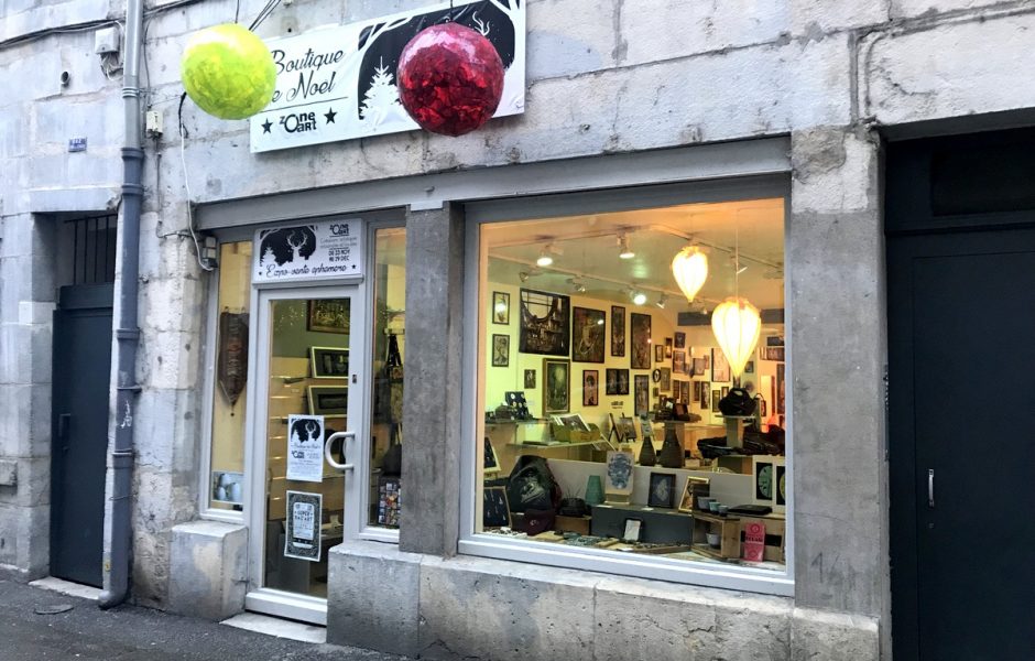 Boutique de Noël Zone Art, ouverte jusqu'au 29 décembre 2018 rue Pasteur à Besançon. ©Alexane Alfaro ©