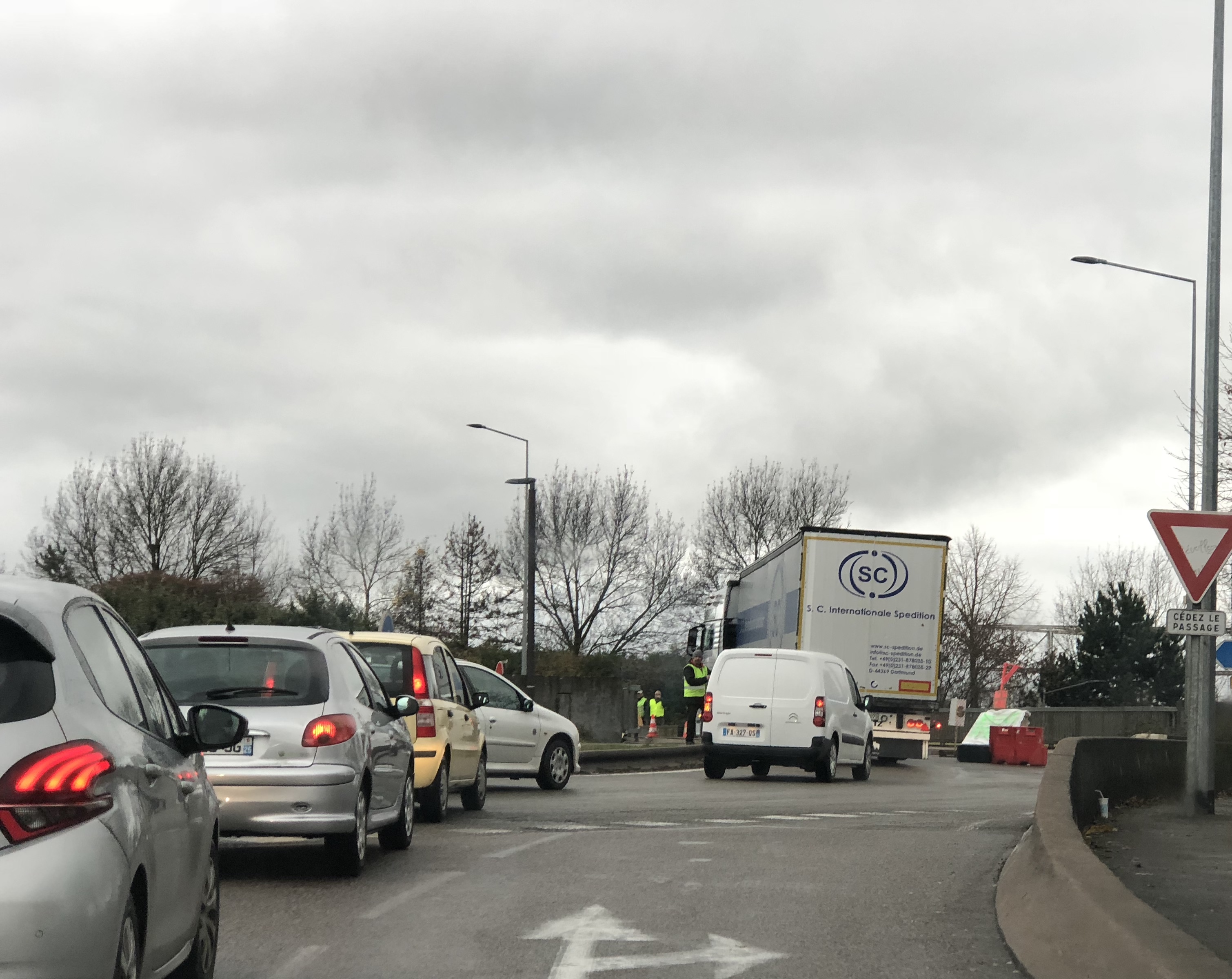 Interdiction De Manifester Pour Les Gilets Jaunes à école