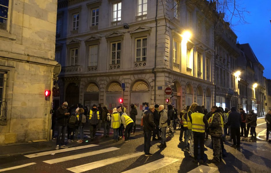 Suivez En Direct La Manifestation Des Gilets Jaunes à