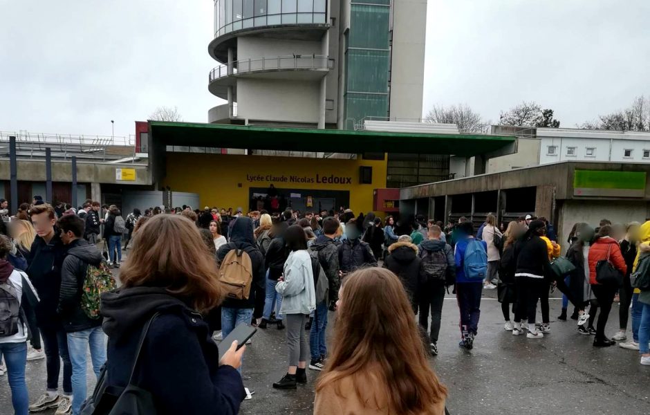 Blocage du Lycée C.N Ledoux -  alerte témoin © VV  ©