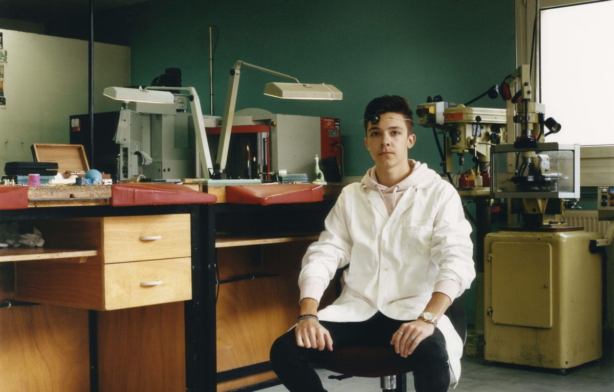 Arthur Marchegay, 20 ans, deuxième année de DNMADE (diplôme national des métiers d’art et du design en spécialité horlogerie) © Joseph Gobin