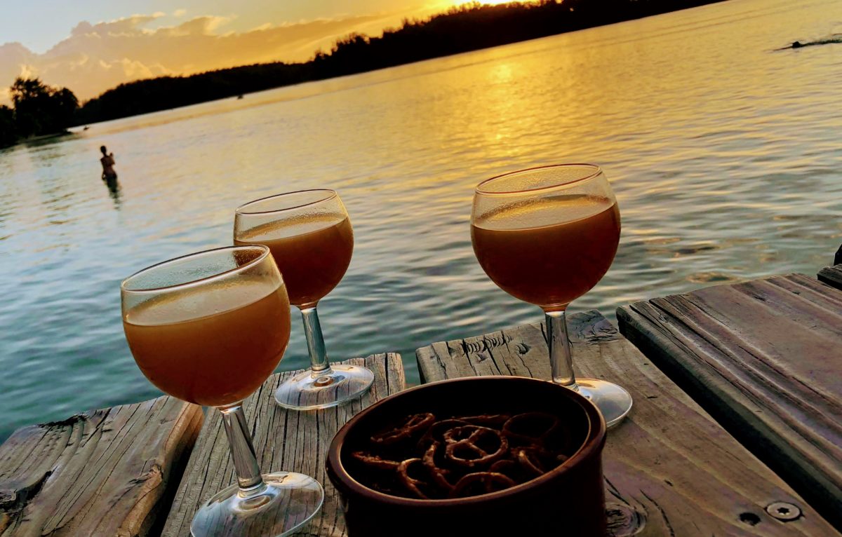Apéritif à Moorea © Damien Poirier