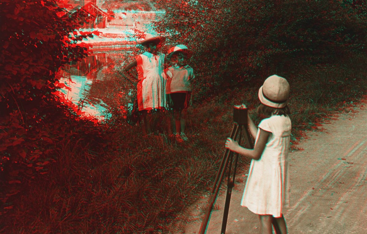  ©