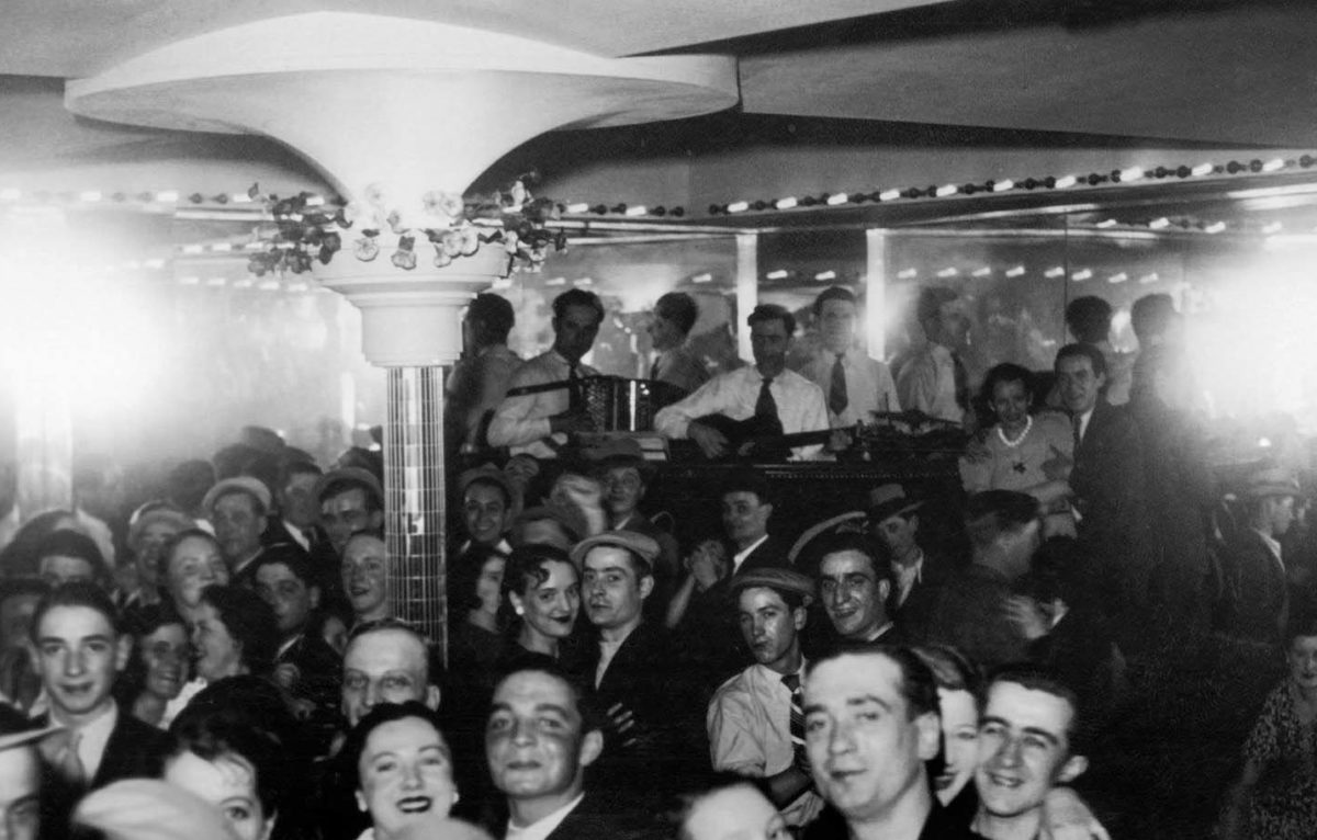 FRANCE - JANUARY 02: Parisian Bal Musette In 1930. (Photo by Keystone-France/Gamma-Keystone via Getty Images) ©