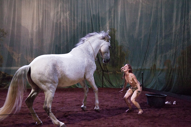 HATE - une pièce de Laetitia Dosch, co-mise en scène avec Yuval Rozman. Avec Laetitia Dosch et Corazon. Théâtre de Vidy, Lausanne, le ©