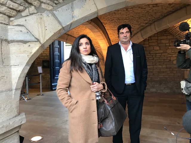 Me Ornella Spatafora et Me Randall Schwerdorffer, les avocats e Jonathann Daval le 7 décembre 2018 à besançon © AA  ©