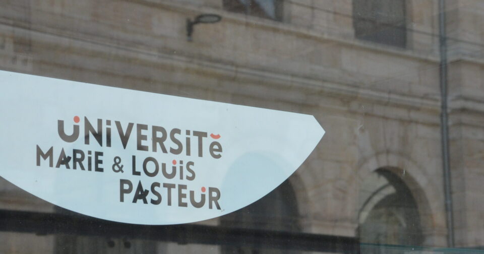 Un professeur renvoyé de l’université pour s’être attribué une fausse médaille • macommune.info