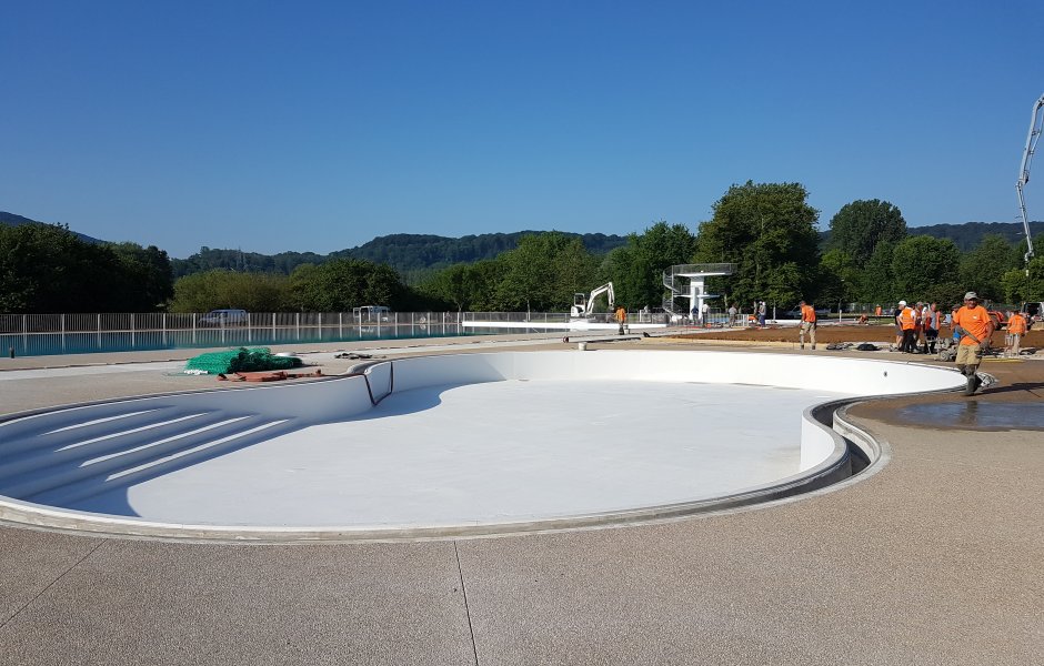 Derniers travaux à la piscine de Chalezeule (26/6/19)© MC  ©