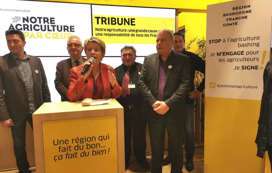 Marie-Guite Dufay a lancé ce mardi 26 février 2019 au salon de l'agriculture une pétition pour soutenir les agriculteurs © Région BFC ©