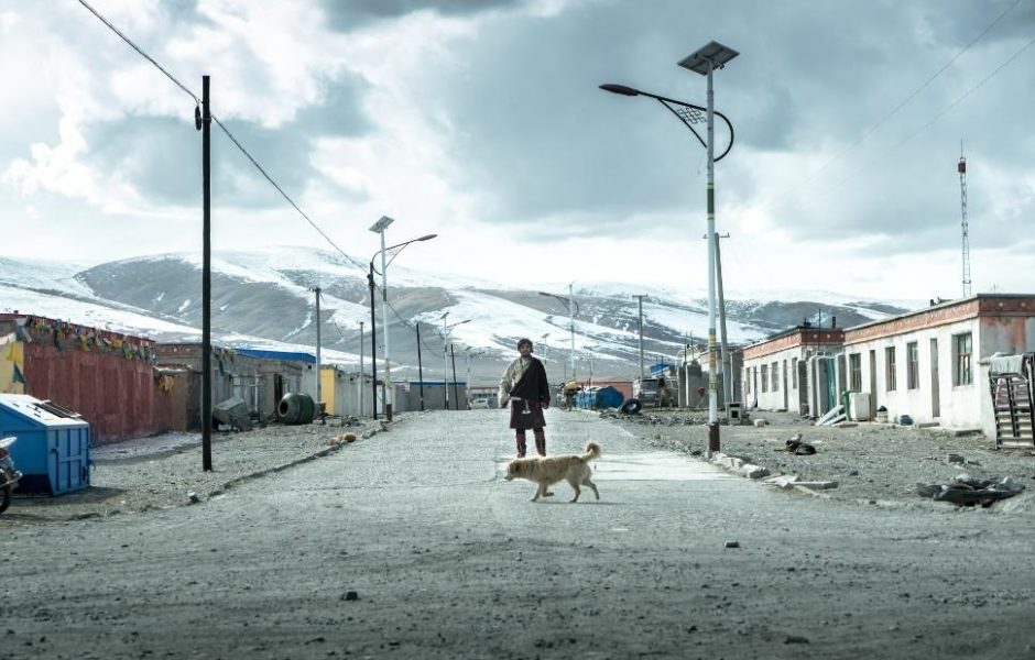 Prix de la critique JINPA de Pema Tseden (Chine) pour le talent avec lequel le film mélange les genres et les influences, du road movie à la science-fiction et de Wong Kar-Wai à Sergio Leone, dans un conte moderne aussi réjouissant que stimulant. © DR ©