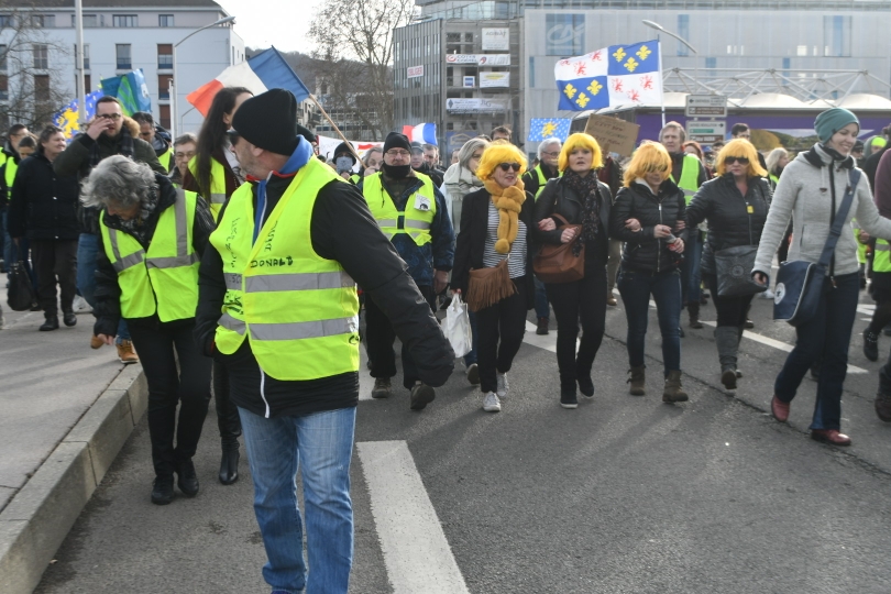650 Manifestants Pour Lacte 13 Des Gilets Jaunes à Besançon