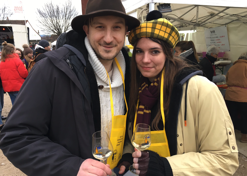 Un couple venu d'Irlande à la 22e Percée du Vin Jaune de Poligny © HL ©