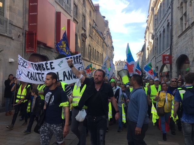 800 Gilets Jaunes Dans La Rue à Besançon Pour Leur Acte 20