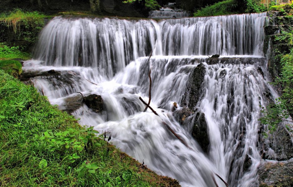 cascade de la source d'Arcier © JGS25 ©
