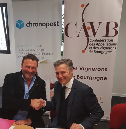 Thiebaud Huber (président CAVB) à gauche  et Laurent Ferraris (directeur national de sventes chronopost) ©
@Chronopost
 ©