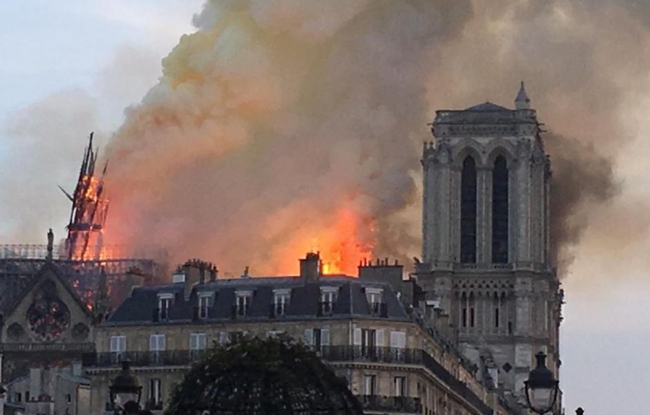La cathédrale Notre-Dame de Paris victime d'un violent incendie le 19 avril 2019.
 © Judikael Hirel/Twitter