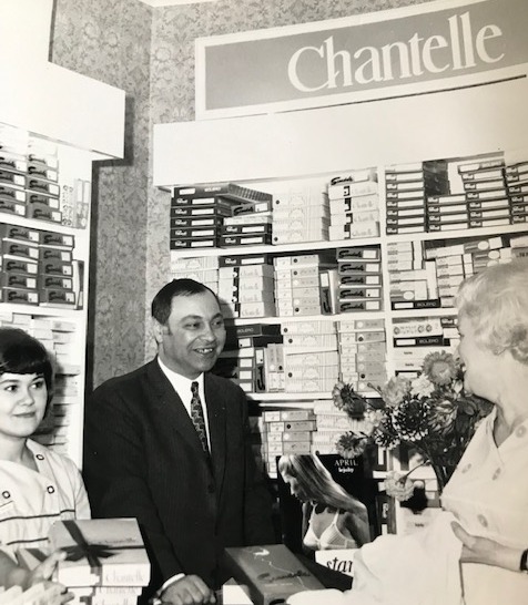 Eve Boutique en 1969 avec Charles Gorlin, époux de Denise Gorlin ©DR ©