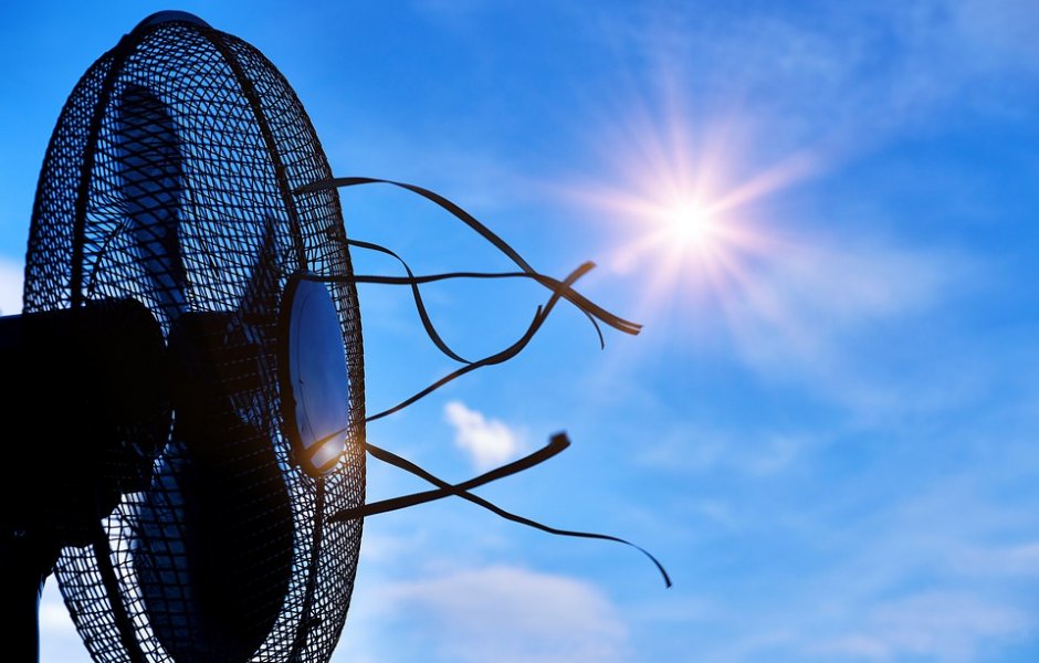  Les ventilateurs ne doivent pas être utilisés en collectivité, dans les milieux clos où se trouvent plusieurs personnes. Ils peuvent être utilisés dans le milieu familial, en l’absence de personnes malades ou par une personne seule © PXB CC0 ©