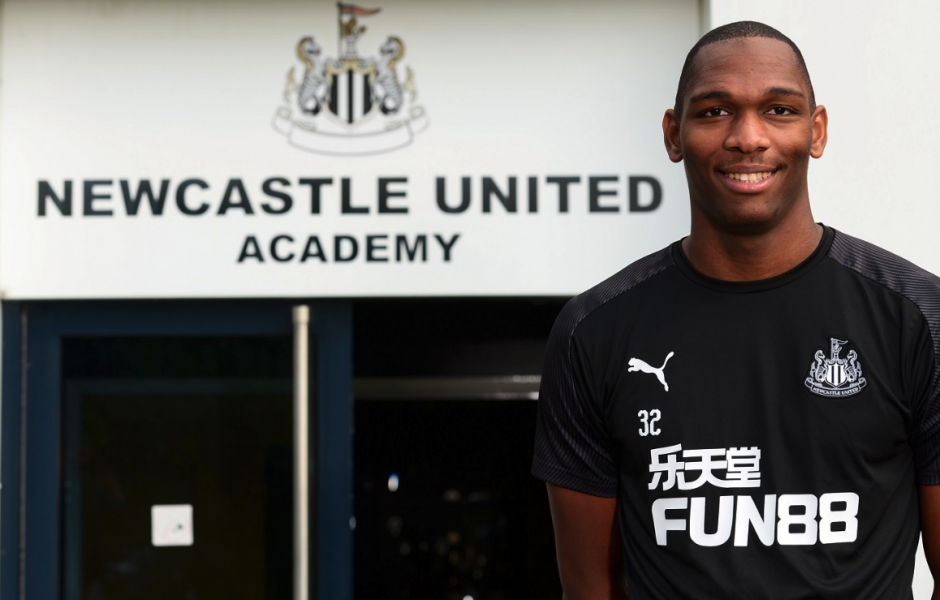 Ludwig Francillette, joueur de division régional signe à Newcastle © NUFC ©