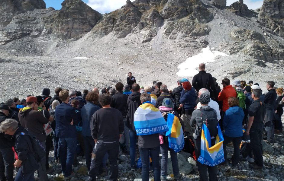 Marche pour le glacier disparu Pizol Suisse septembre 2019 © 
Initiative pour les glaciers
@ClimatSuisse
 ©