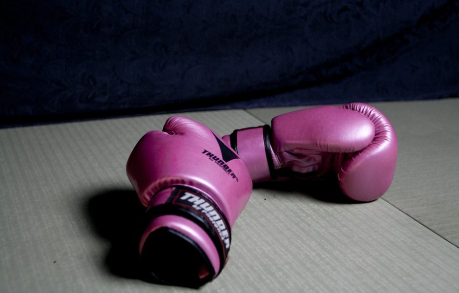 ©https://pixabay.com/fr/photos/boxe-gants-le-sport-rose-gant-415394/ © ©https://pixabay.com/fr/photos/boxe-gants-le-sport-rose-gant-415394/