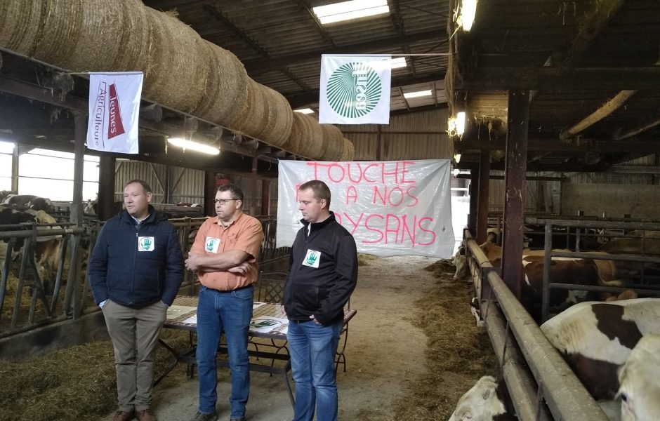 Touche pas à nos paysans © twitter @seguin_stephane	 &copy;