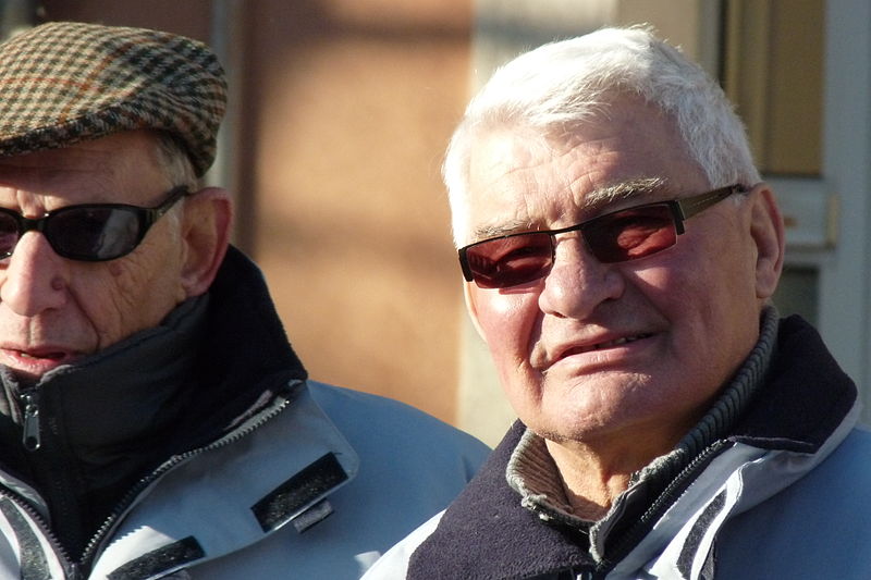 Français : Raymond Poulidor à l'arrivée de l'Étoile de Bessèges 2012
 ©Matpib CC wikipedia ©