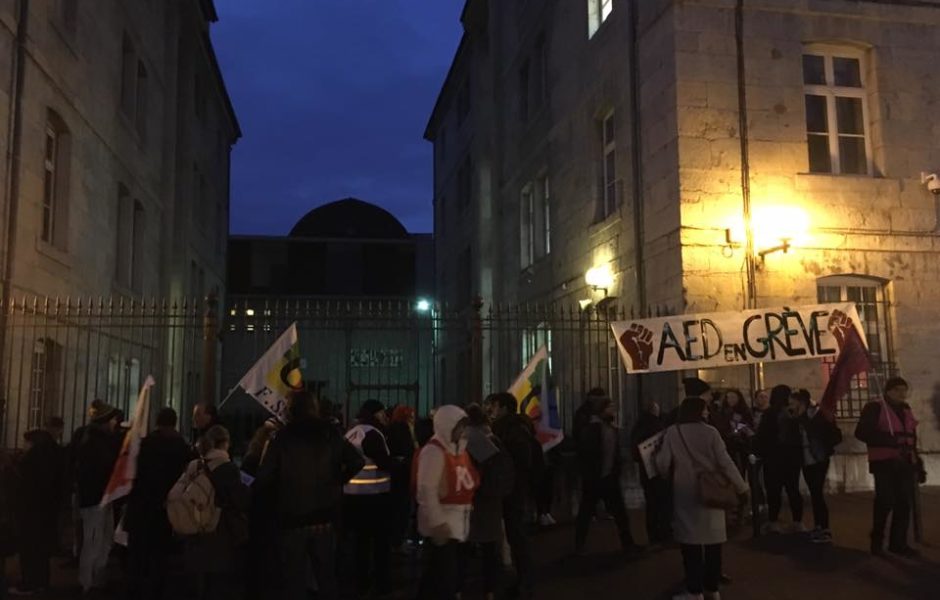 devant le lycée Condé © SNUIPP 25 ©