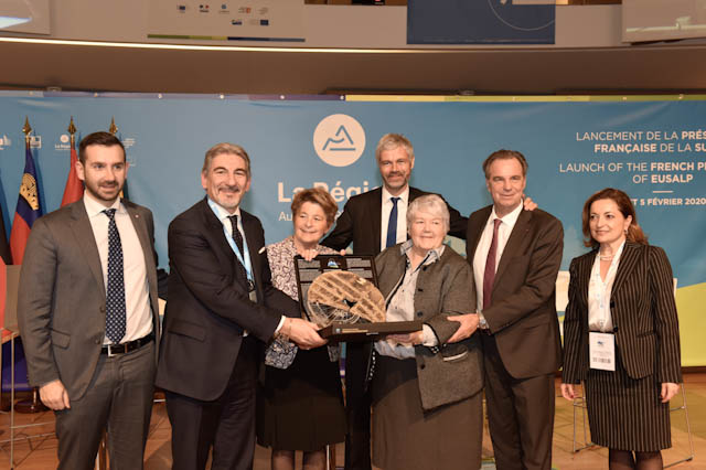 Jacqueline GOURAULT, ministre de la Cohésion des Territoires et des Relations avec les collectivités territoriales,
Marie-Guite DUFAY, présidente de la Région Bourgogne-Franche-Comté,
Laurent WAUQUIEZ, président de la Région Auvergne-Rhône-Alpes,
Renaud MUSELIER, président de la Région Provence-Alpes-Côte d’Azur, Président de Régions de France,
Jean-Pierre HALKIN, représentant d’Elisa FERREIRA, commissaire européenne à la Cohésion et aux réformes,
 ©