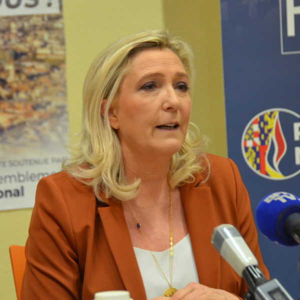 Réaction De Marine Le Pen Aujourd'hui Protection animale : Marine Le Pen appelle à un débat « sans excès » en