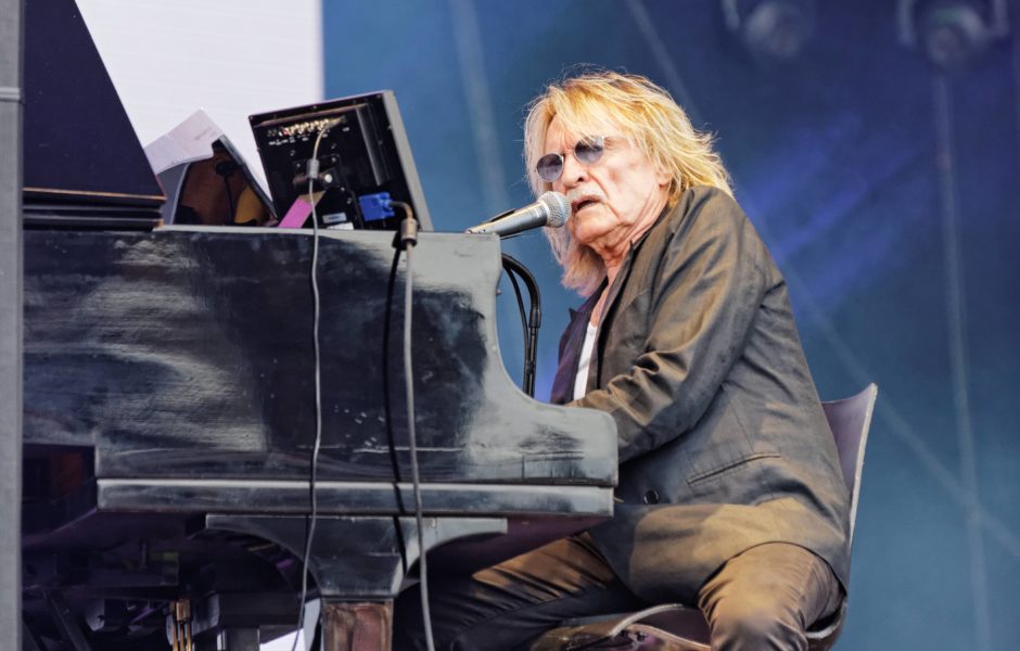 Christophe en concert sur la scène Glenmor lors du festival des Vieilles Charrues 2014.© CC Thesupermat ©