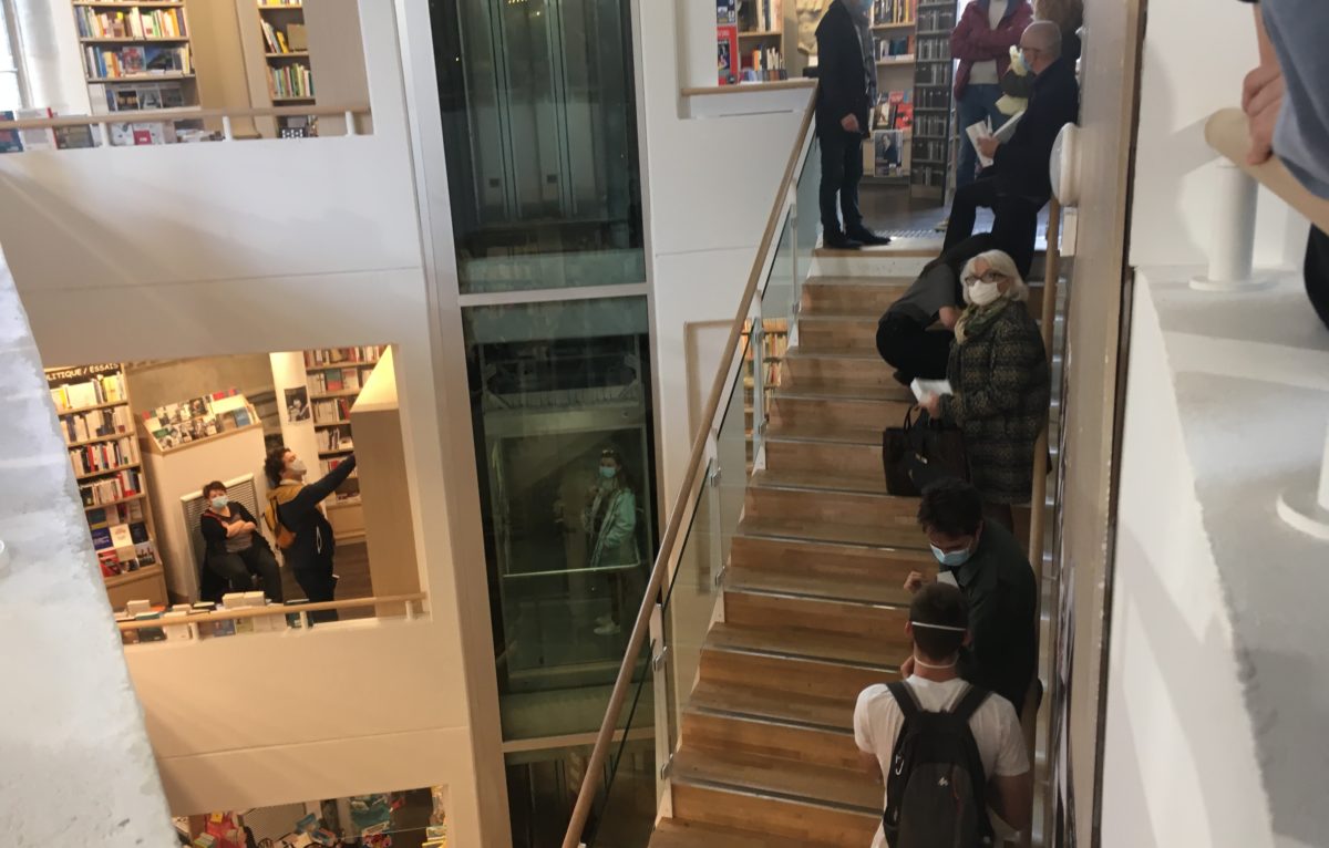 La file d'attente à 15h à la librairie L'intranquille  © HL