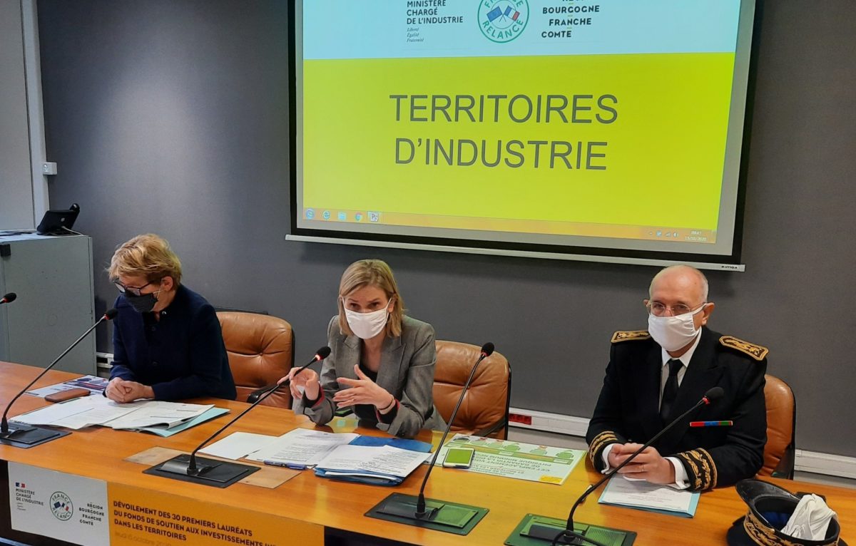 Agnès panier Runachier en présence de Fabien Sudry, préfet de la région Bourgogne-Franche-Comté, et de Marie-Guite Dufay, présidente du conseil régional de Bourgogne-Franche-Comté © Prefet21