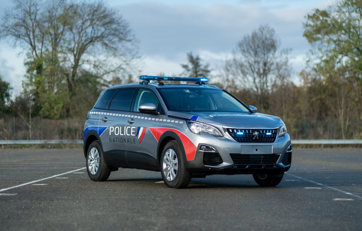 Gérald Darmanin équipe la Police nationale de Peugeot 5008