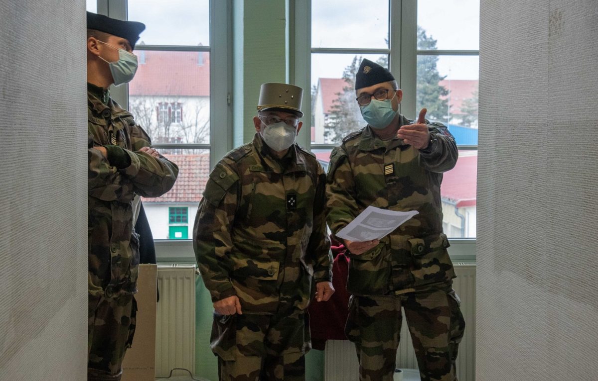 Le colonel Gérard Bailly en visite au 13e RG de Besançon © 13e RG