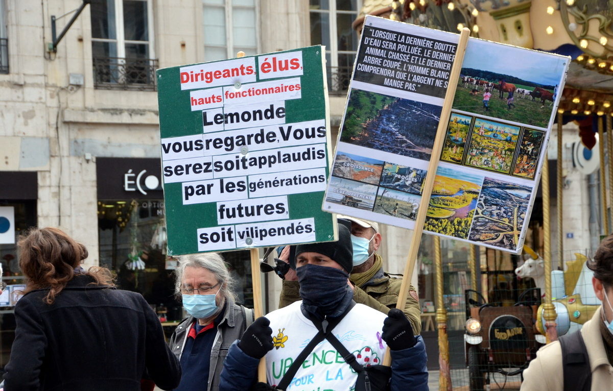 Marche pour le climat le 19 mars à Besançon. <span class='copyright'></img>© Alexane Alfaro</span>