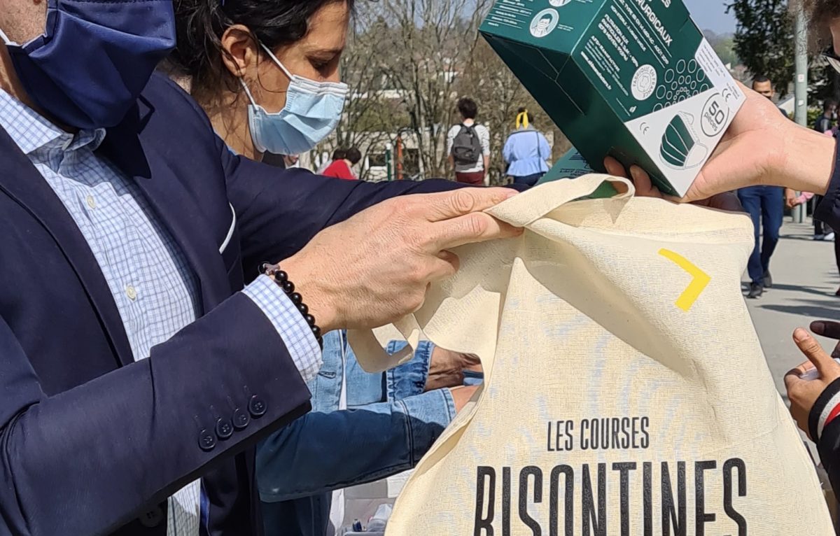 Distribution solidaire à des étudiants à Besançon. © Besançon Maintenant